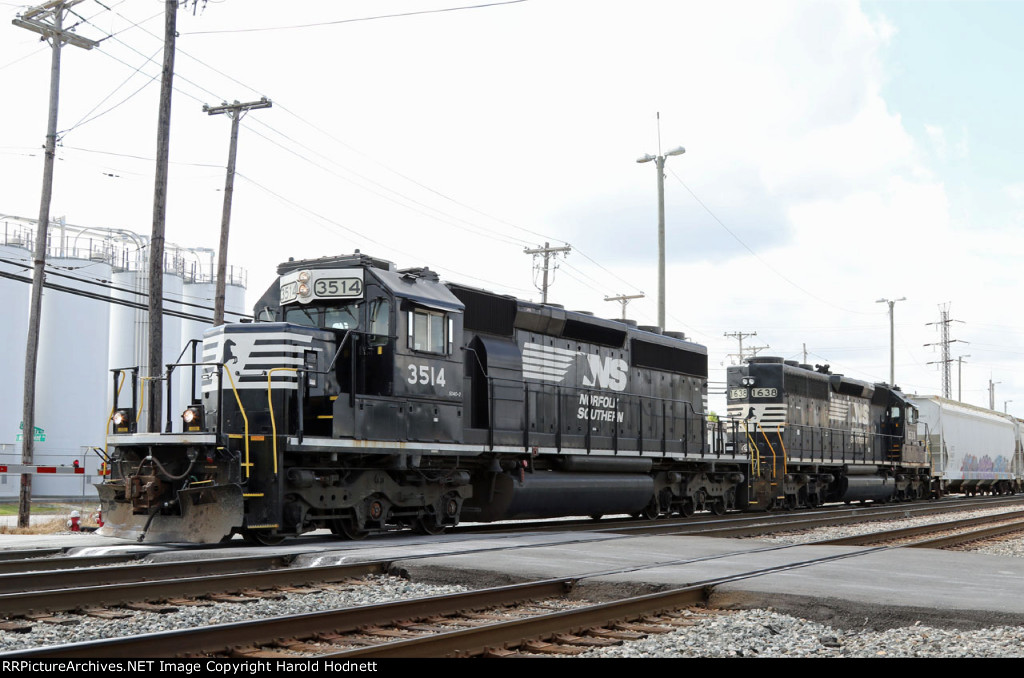 NS 3514 & 1638 work the yard on train P08